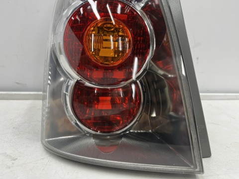 Lampa Toyota Corolla Verso II 04-07r. E121 NOWA lewa tylna EU Oryginalna w błotnik lewy tył 81561-0f020