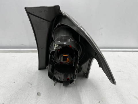 Lampa Toyota Corolla Verso II 04-07r. E121 NOWA lewa tylna EU Oryginalna w błotnik lewy tył 81561-0f020