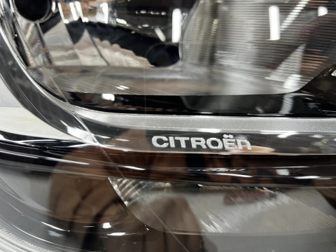 Lampa reflektor Citroen Berlingo III IV 18-23r PRAWA przednia EU 9816824780
