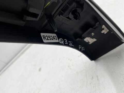 Listwa Audi Q3 II 83a 18r.- prawy przedni rant nadkola błotnika nakładka STRUKTURALNA prawy przód 83a853718