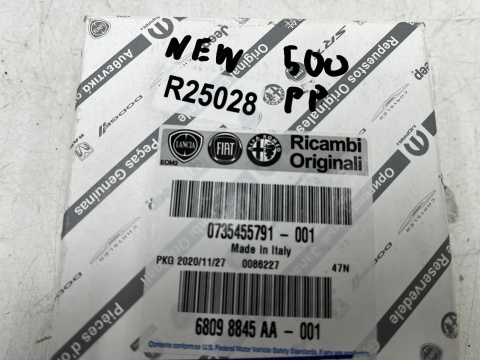 Listwa Fiat 500 07-24r. prawy przedni trójkąt szyby drzwi 735455791