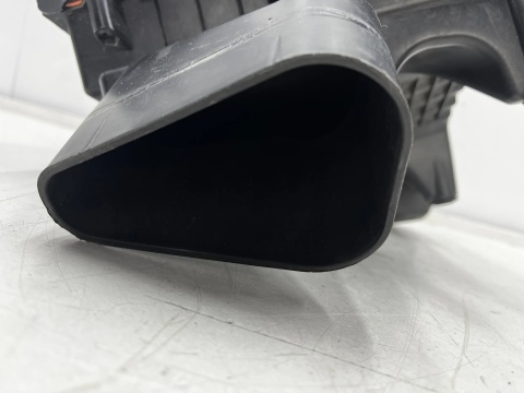 Obudowa filtra powietrza Opel Insignia A 08-17r 2.0 CDTI 55560889
