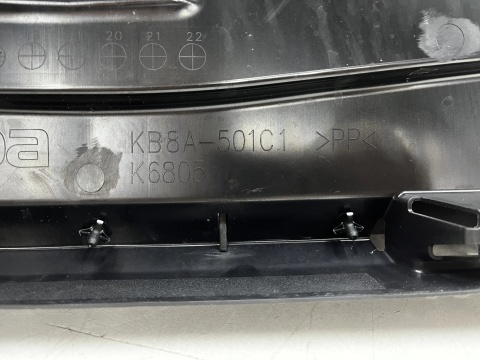 Osłona chłodnicy Mazda CX-5 II CX5 II KF KB 17-21r. kierownica powietrza pasa przedniego wlot atrapy kb8a-501c1
