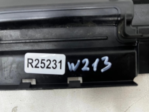 Osłona chłodnicy Mercedes w213 E-klasa 13-23r. DOLNA kierownica powietrza pasa przedniego wlot zderzaka dolny a2135050930