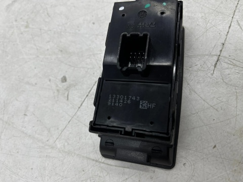 Przełącznik Opel Insignia A 08-17r. Lewy przód panel sterowania podnoszenia szyb EU 13301743