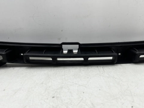 Ślizg Opel Meriva B 10-17r. tylne środkowe mocowanie zderzaka wspornik uchwyt tył ORYGINALNY 13268261