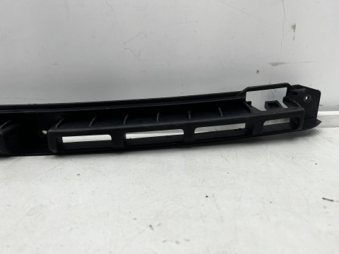 Ślizg Opel Meriva B 10-17r. tylne środkowe mocowanie zderzaka wspornik uchwyt tył ORYGINALNY 13268261