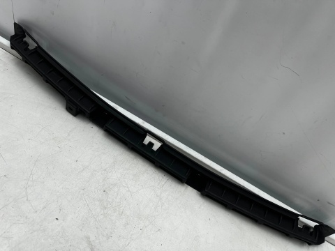 Ślizg Opel Meriva B 10-17r. tylne środkowe mocowanie zderzaka wspornik uchwyt tył ORYGINALNY 13268261