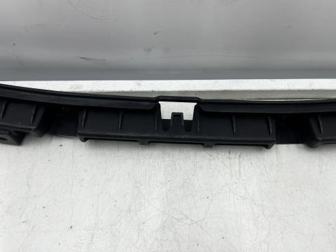 Ślizg Opel Meriva B 10-17r. tylne środkowe mocowanie zderzaka wspornik uchwyt tył ORYGINALNY 13268261