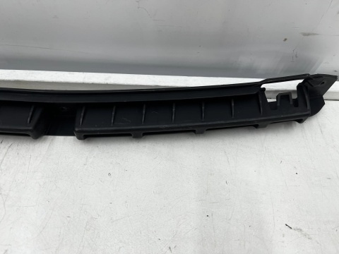 Ślizg Opel Meriva B 10-17r. tylne środkowe mocowanie zderzaka wspornik uchwyt tył ORYGINALNY 13268261