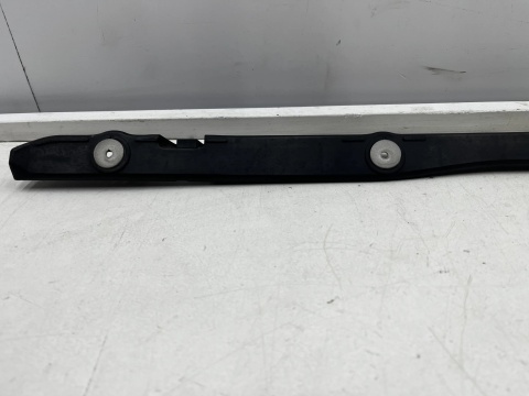 Ślizg Opel Zafira B 05-14r. tylne środkowe mocowanie zderzaka wspornik uchwyt tył ORYGINALNY 13157605