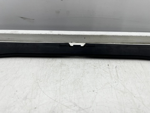 Ślizg Opel Zafira B 05-14r. tylne środkowe mocowanie zderzaka wspornik uchwyt tył ORYGINALNY 13157605