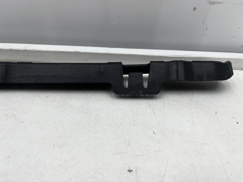 Ślizg Opel Zafira B 05-14r. tylne środkowe mocowanie zderzaka wspornik uchwyt tył ORYGINALNY 13157605
