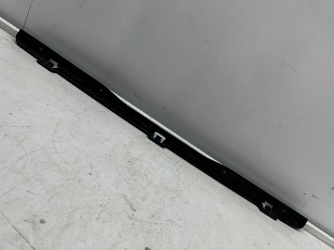 Ślizg Opel Zafira B 05-14r. tylne środkowe mocowanie zderzaka wspornik uchwyt tył ORYGINALNY 13157605