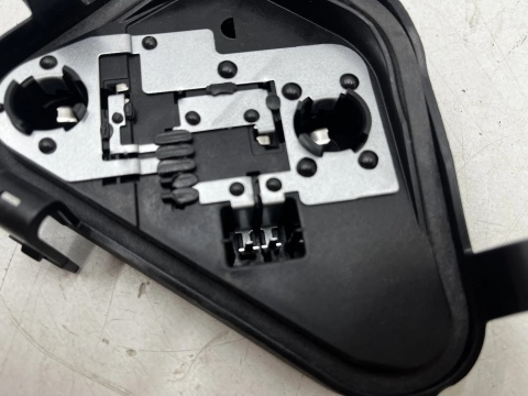 Wkład lampy BMW 3 F30 sedan M3 F80 11-15r. lewa tylna listwa oprawa żarówek lampy błotnika ORYGINALNA lewy tył 7313043