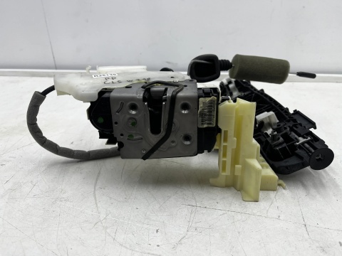 Zamek drzwi Mercede CLS W218 C218 10-18r. prawy przedni zamek drzwi 4 pin a2047203035