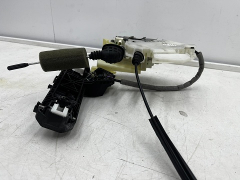 Zamek drzwi Mercede CLS W218 C218 10-18r. prawy przedni zamek drzwi 4 pin a2047203035