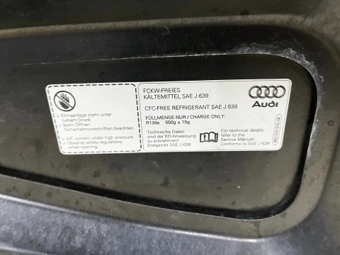 Maska Audi A4 B8 11-15r. Lift pokrywa silnika 8T0823373