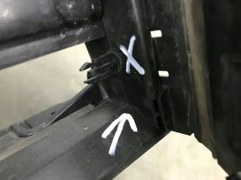 Pas przedni Peugeot 208 II 2008 II Mokka B Corsa F 19r- wzmocnienie czołowe ramka chłodnic żaluzje osłona oryginalny 9823718480