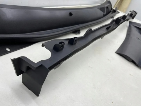 Podszybie Opel Insignia A 08-11r. górne listwa uszczelka KOMPLET Europa