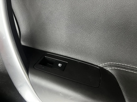 Tapicerka Opel Insignia A 08-17r. kombi boczki drzwi KOMPLET prawy lewy tył przód