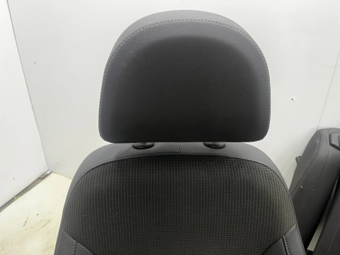 Fotele Opel Insignia A Kombi 08-17r. półskóra manualne EUROPA