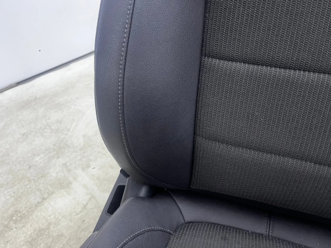 Fotele Opel Insignia A Kombi 08-17r. półskóra manualne EUROPA