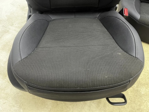 Fotele Opel Insignia A Kombi 08-17r. półskóra manualne EUROPA