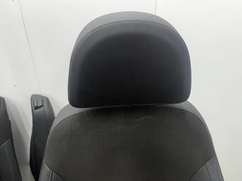 Fotele Opel Insignia A Kombi 08-17r. półskóra manualne EUROPA