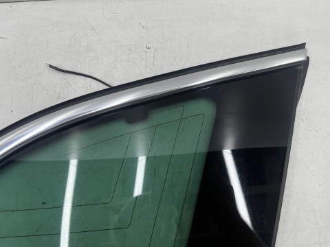 Szyba boczna Opel Insignia A 08-17r. kombi lewy tylny trójkąt karoseryjna 13237827