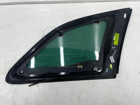 Szyba boczna Opel Insignia A 08-17r. kombi prawy tylny trójkąt karoseryjna 13237826