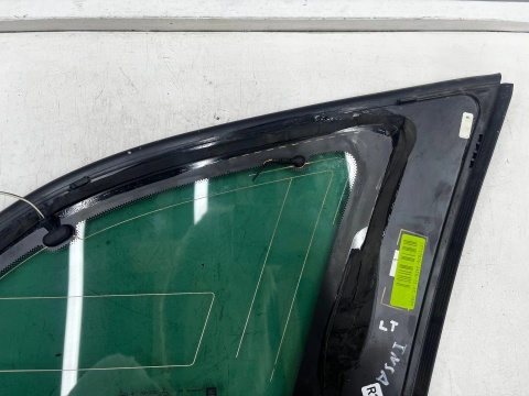 Szyba boczna Opel Insignia A 08-17r. kombi prawy tylny trójkąt karoseryjna 13237826