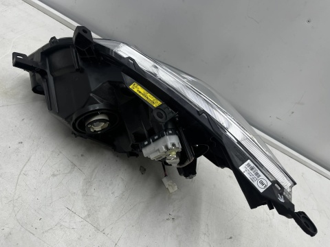 Lampa reflektor Toyota Verso 09-13r. NOWA prawa przednie oryginał KSENON Europa prawy przód 81140-0f101
