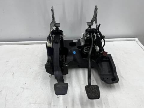 Pedał Hamulca Opel Insignia A 08-13r. pedał hamulca sprzęgła KOMPLET EUROPA 13228166