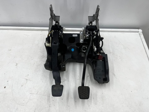 Pedał Hamulca Opel Insignia A 08-13r. pedał hamulca sprzęgła KOMPLET EUROPA 13228166