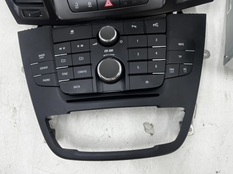 Radio Opel Insignia A tuner CD 300 fabryczny czytnik panel wyświetlacz