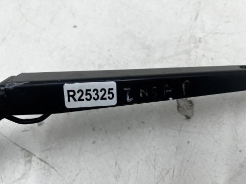 Ramię wycieraczki Opel Insignia A 08-17r. prawa strona pasażera prawy przód 13227399