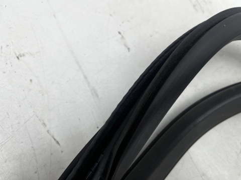 Uszczelka Opel Insignia A 08-17r. guma lewych przednich drzwi