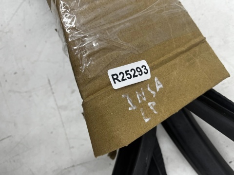 Uszczelka Opel Insignia A 08-17r. guma lewych przednich drzwi