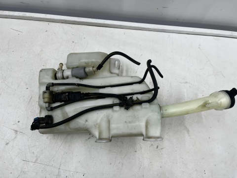 Zbiorniczek spryskiwaczy Opel Insignia A 08-17r. zbiornik pompka 13240935