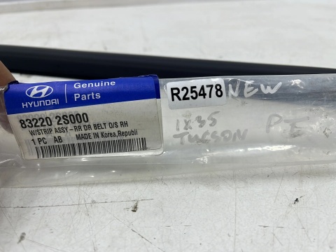 Listwa Hyundai ix35 I Tucson 09-15r. NOWA prawa tylna uszczelka drzwi zewnętrzna szyby zgarniająca prawy tył 832202s000