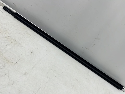 Listwa Hyundai i10 I 07-13r. NOWA lewa przednia uszczelka drzwi zewnętrzna szyby zgarniająca lewy przód 822100x000