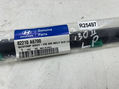 Listwa Hyundai i30 II GD 11-17r. NOWA lewa przednia uszczelka drzwi zewnętrzna szyby zgarniająca lewy przód 82210a6700