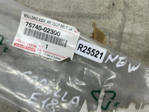 Listwa Toyota Corolla XI E18 SEDAN 13-19r. NOWA lewa tylna uszczelka drzwi zgarniająca zewnętrzna szyby lewy tył 75740-02300