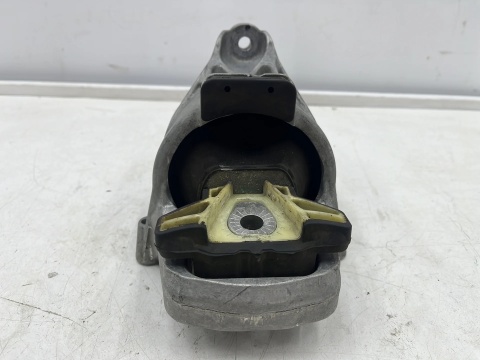 Poduszka silnika Audi A4 B9 8w Audi A5 II 8w F5 15-24r prawe mocowanie łapa silnika oryginalna 8w0199372cp