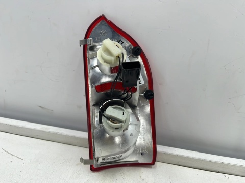 Lampa Opel Insignia A 07-12r. kombi lewa tylna w klapę bagażnika dodatkowa EU Oryginalna 13226854
