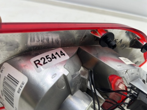 Lampa Opel Insignia A 07-12r. kombi prawa tylna w klapę bagażnika dodatkowa EU Oryginalna 13226855