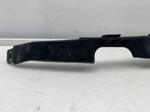 Ślizg Opel Insignia A 08-17r. prawy przód mocowanie zderzaka prawe 13250571
