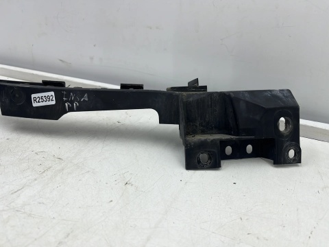 Ślizg Opel Insignia A 08-17r. prawy przód mocowanie zderzaka prawe 13250571