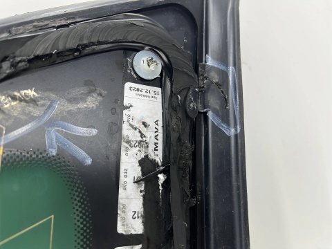 Szyba boczna Skoda Superb 3 III 15-24r. kombi lewy tylny trójkąt karoseryjna 3v9845297